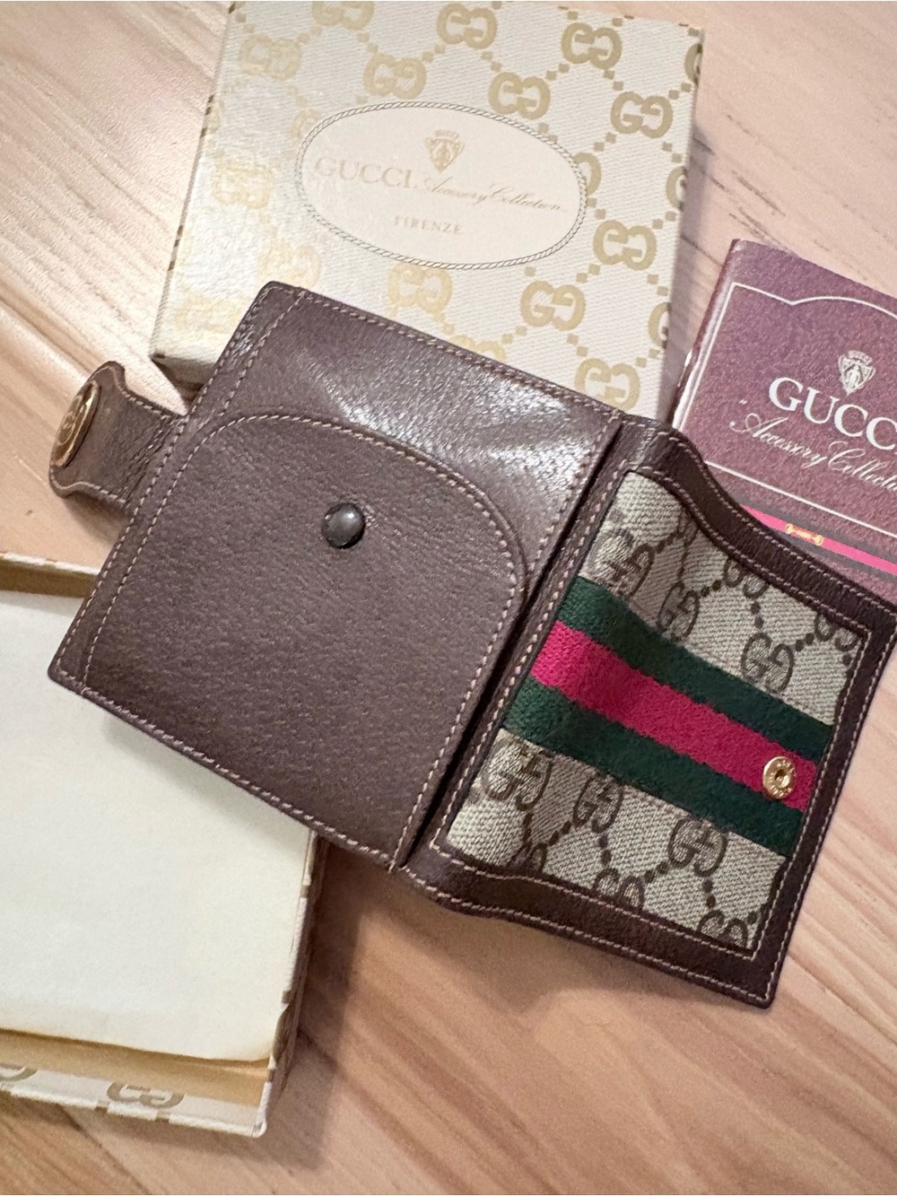 Vintage Gucci wallet